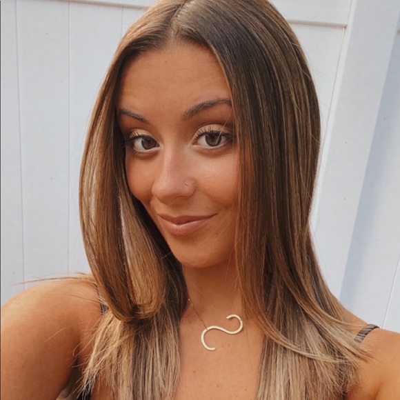 Meet your Posher, Sabrina - Picture 1 of 1